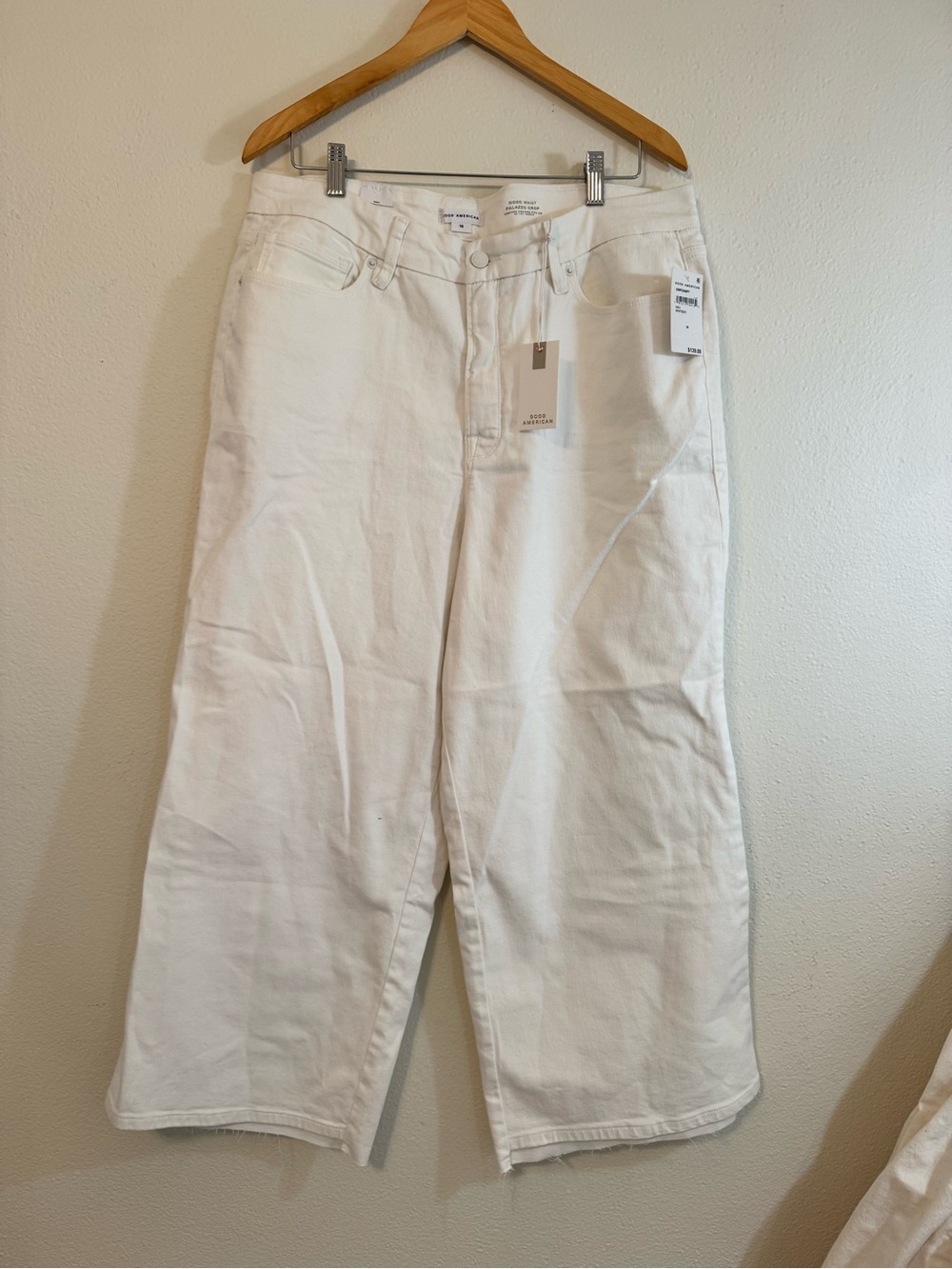Good American Good Morning ain’t Palazzo White Jeans - Picture 3 of 8